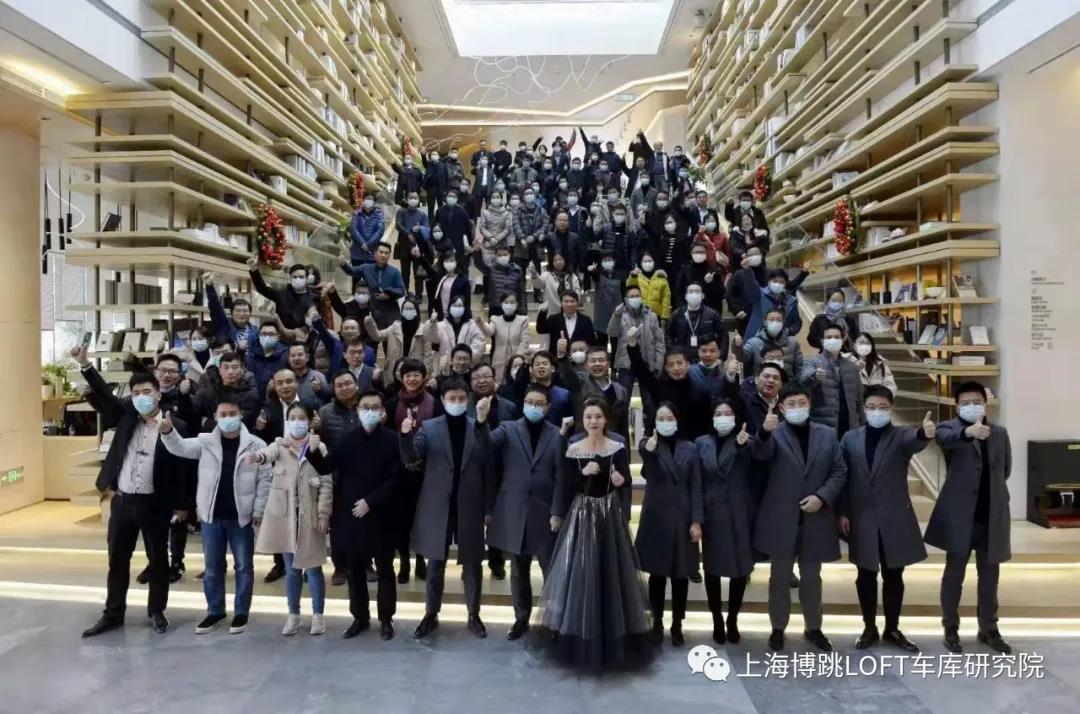 石景山全国一百多人在华侨城汉口道6号参观研讨LOFT专利车库技术！